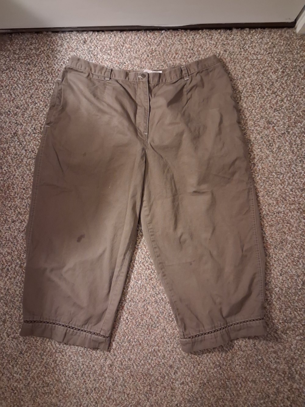 Women’s Casual Bermuda Shorts in Olive